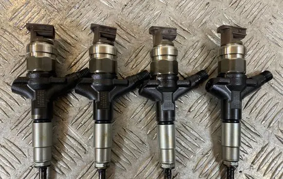 Subaru Outback Fuel injectors set 16613AA030 DENSO0250