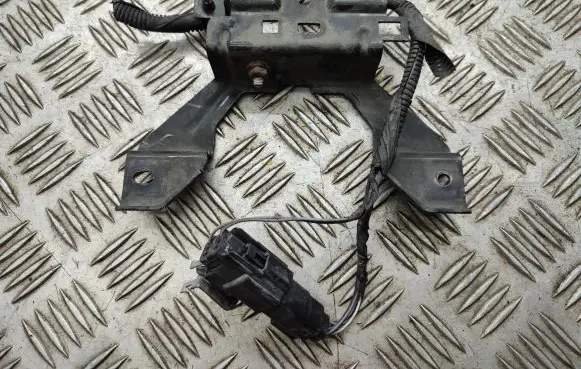 Radiator support slam panel bracket
