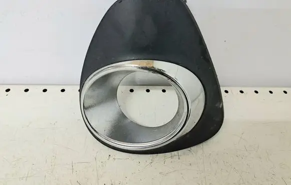 Toyota Avensis T270 Front fog light trim/grill 8148205010 5204005010