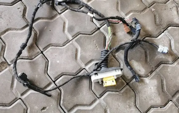 Peugeot Partner Front door wiring loom 9677375080