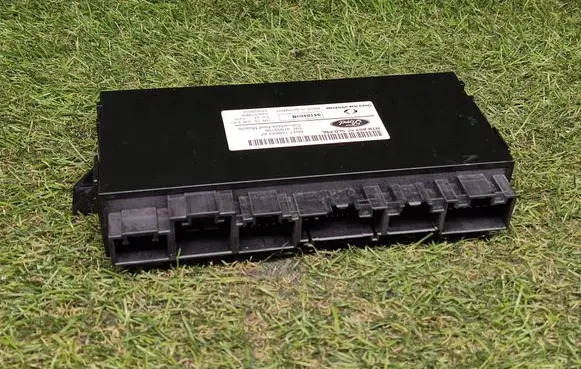 Ford Focus Comfort/convenience module 6N4T15B689AF 01050106