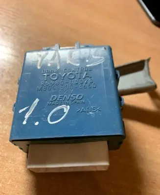 Toyota Yaris Door control unit/module 859800D020 MB0515003650