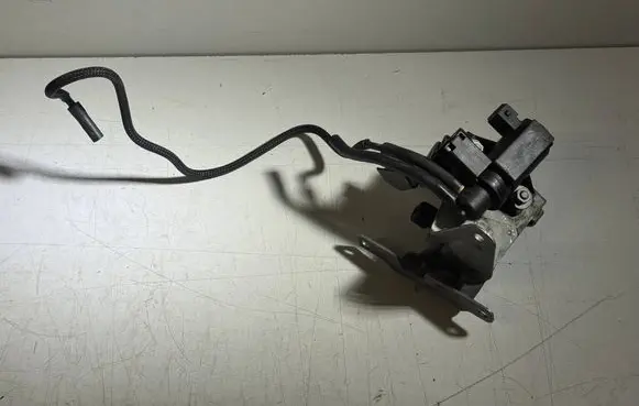 BMW 5 F10 F11 Turbo solenoid valve 7626351