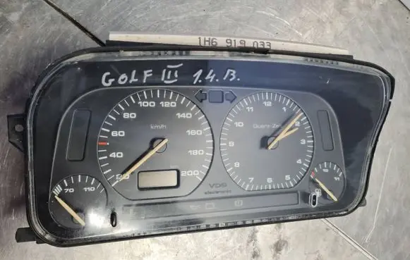 Volkswagen Golf III Speedometer (instrument cluster) 1H6919033