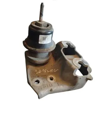 Subaru Legacy Engine mount bracket