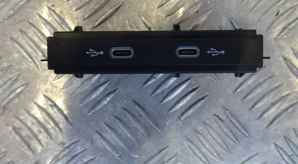 Audi A6 S6 C7 4G USB socket connector 5NA035736 01195900000 32000000056566