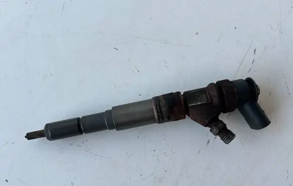 BMW 5 E60 E61 Fuel injector 7793836