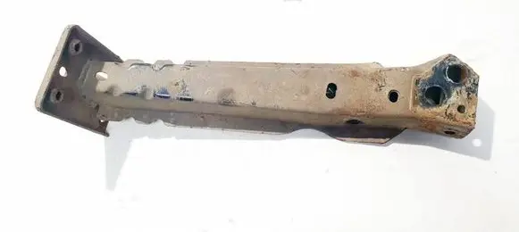 Front bumper mounting bracket