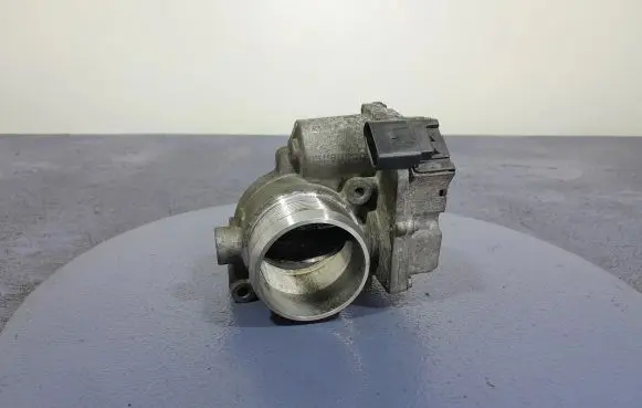 Audi A8 S8 D3 4E Throttle body valve 4E0145950J