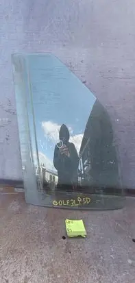 Volkswagen Golf III Front door window glass four-door 43R00049