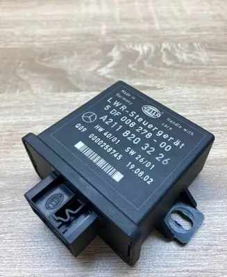 Mercedes-Benz E W211 Light module LCM A2118203226 5DF008278