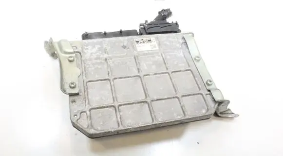 Toyota Avensis T250 Engine control unit/module 8966105D30