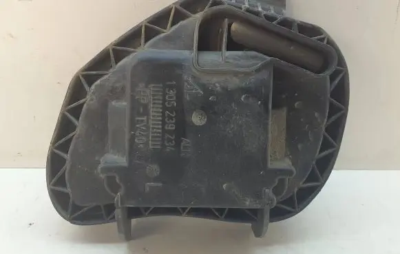 Headlight/headlamp dust cover