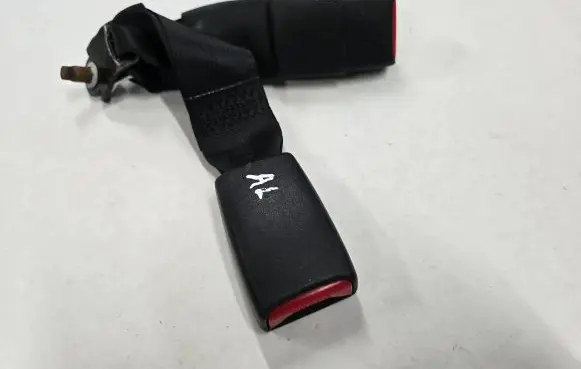 Mazda CX-7 Middle seatbelt buckle (rear) 100326A6X