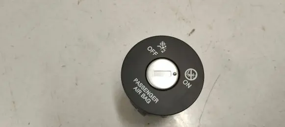Passenger airbag on/off switch