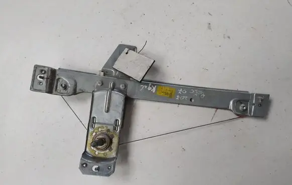 Rear door manual window regulator