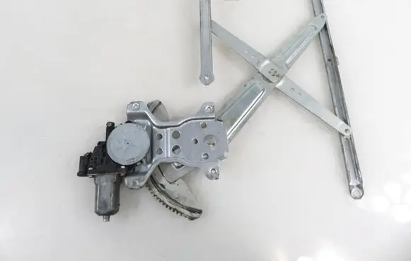 Suzuki SX4 Front door window regulator with motor