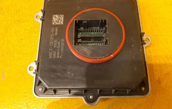 Land Rover Range Rover Sport L494 Voltage converter/converter module M9C313E005BA