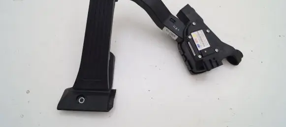 Hyundai i40 Accelerator throttle pedal HKE0008C-3Z000