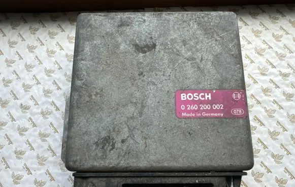 BMW 3 E30 Engine control unit/module 0260200002