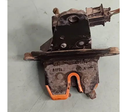 Skoda Fabia Mk1 (6Y) Tailgate/trunk/boot lock/catch/latch 6y9827501c