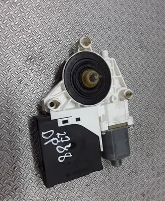 Volkswagen Golf Plus Front door window regulator motor 5M1837402B