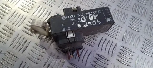Volkswagen Golf III Coolant fan relay 357919506d