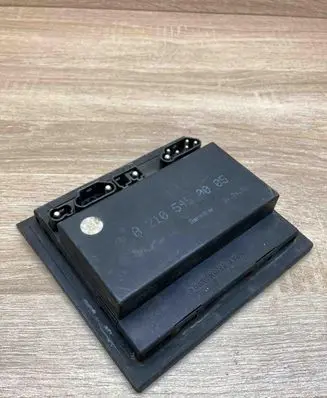 Mercedes-Benz E W210 Fan control module A2105450005