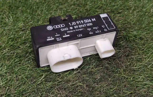Skoda Fabia Mk2 (5J) Fan control module 1J0919506M 898967000