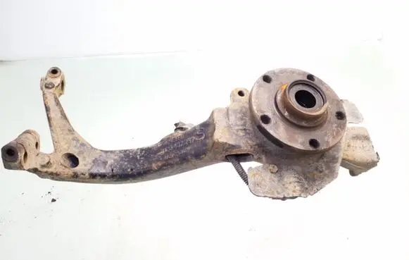 Volkswagen PASSAT B5 Front wheel hub spindle knuckle 8D0407257S 972