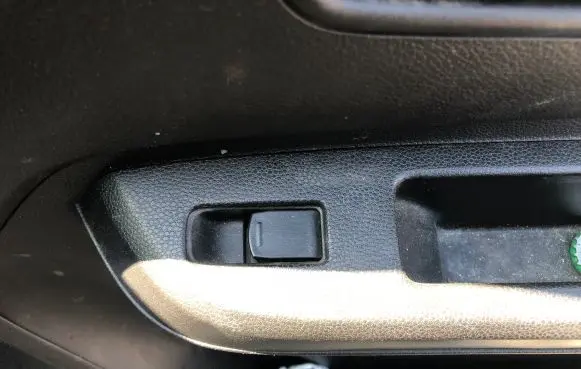 Suzuki Ignis Electric window control switch