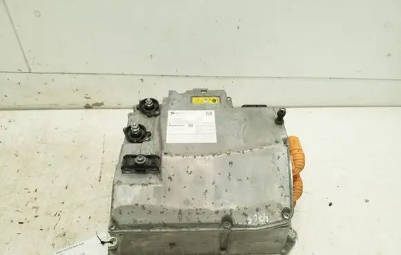 Voltage converter inverter