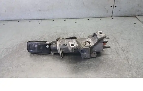 Volkswagen PASSAT B5.5 Ignition lock 4B0905851C