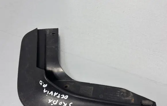 Skoda Octavia Mk3 (5E) Front mudguard 5E0821174 5E00751T1