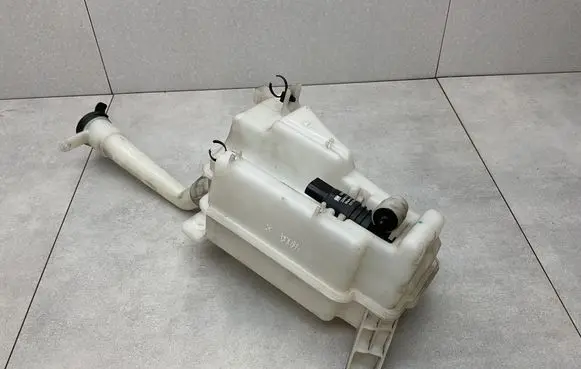 Opel Mokka X Windshield washer fluid reservoir/tank 95326311