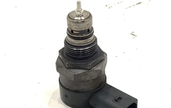 Volkswagen Crafter Fuel pressure regulator 057130764AB