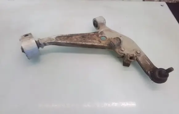 Nissan X-Trail T30 Front lower control arm/wishbone
