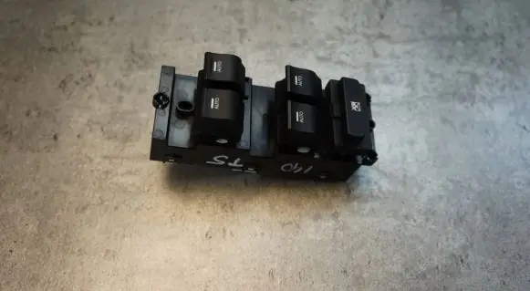 Hyundai i40 Electric window control switch 93570-3Z050 935703Z050