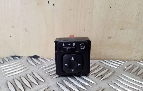 Mitsubishi Pajero Wing mirror switch 183569