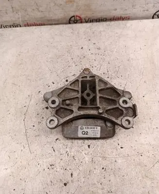 Mercedes-Benz CLS C218 X218 Gearbox mount A2042400618 3318247
