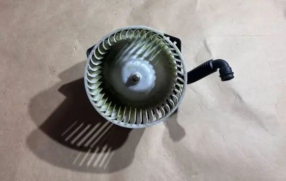 Opel Agila A Heater fan/blower 61140-30352