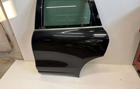 Porsche Cayenne (92A) Rear door LC9X