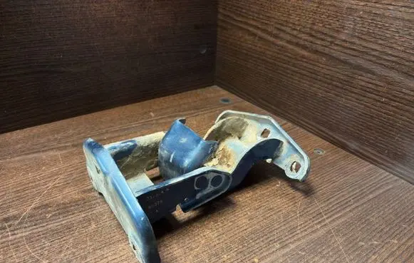 Renault Trafic II (X83) Loading door lower hinge 312304K 66379