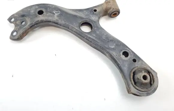Toyota Prius (XW50) Front lower control arm/wishbone