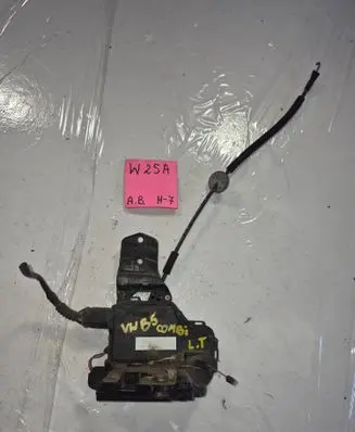 Volkswagen PASSAT B5 Rear door lock 3B0839015