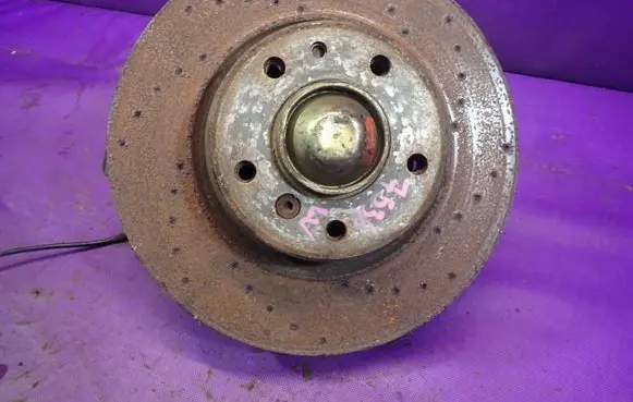 BMW 7 E38 Front wheel hub spindle knuckle