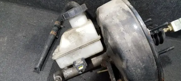 Hyundai Lantra II Master brake cylinder
