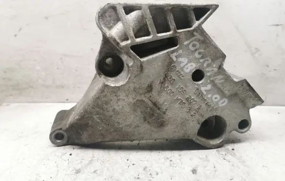 Volkswagen Touran I Engine mounting bracket 03G199207A