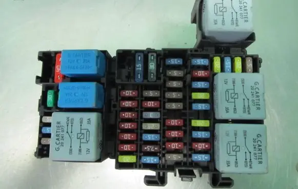 Renault Clio IV Fuse module Z240186354R K240186354R0
