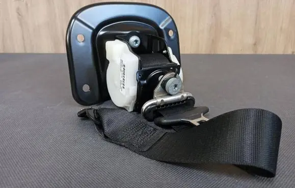 Mercedes-Benz CLK A209 C209 Rear seatbelt A2038601585 2038601585